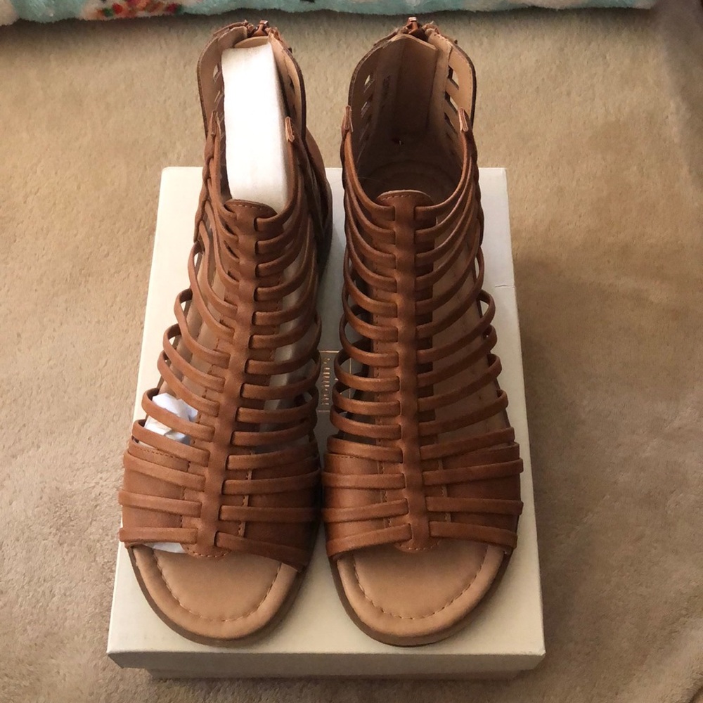 New brown sandals never worn